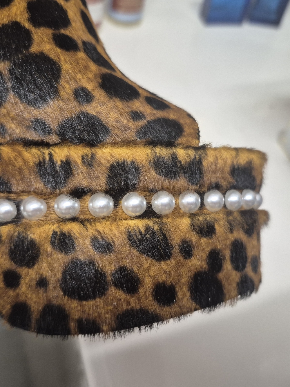 Nwt, Never Worn Stuart Weitzman Leopard Print Platform Pearl Trim Calfskin Slide - Picture 11 of 13